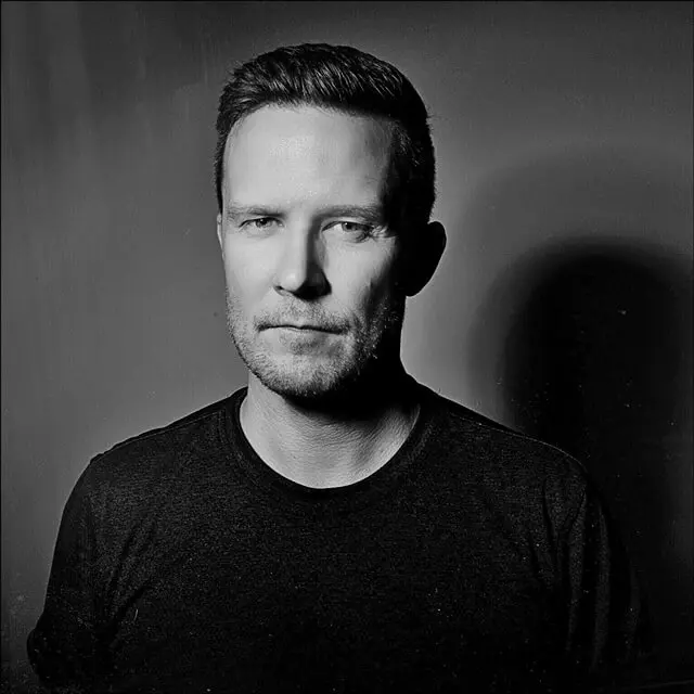 Will Chase on Finding Acting, Chicago Theatre, and Discovering His Villain in ‘The Crowded Room’ Through Showrunner Akiva Goldsman