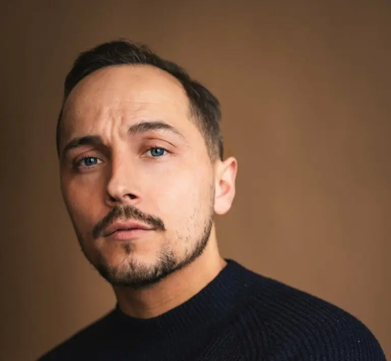 On the Verge: Elliot Warren Talks Breaking into Writing and Acting, Apple TV+'s 'Masters of the Air'