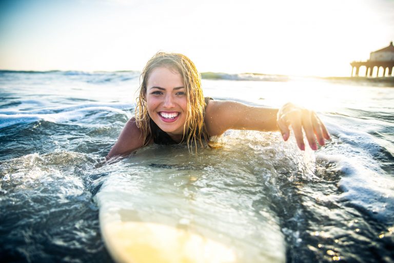 An actress surfing befire she goes in for an audition to deliver her best technique.