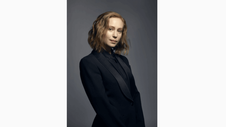 A performance review of actress Hannah Einbinder in Hacks.