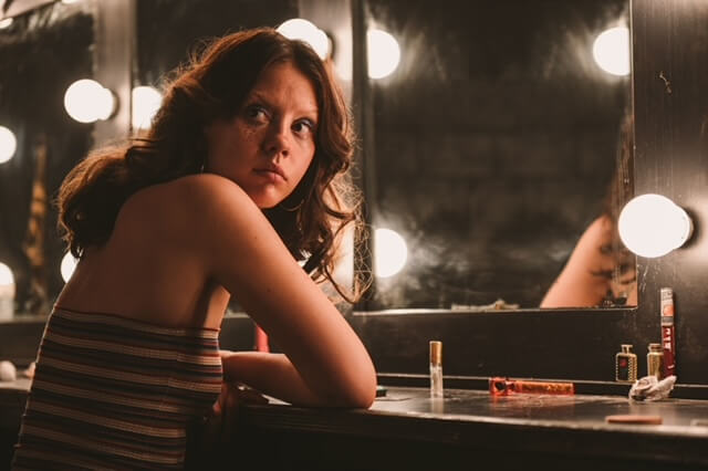 Here's a performance review of actor Mia Goth in the horror film "X."
