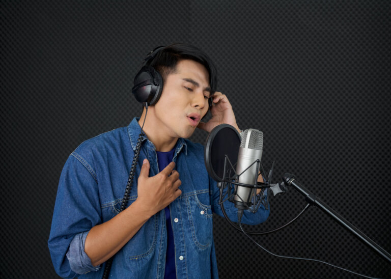 A commercial voiceover artist taking emulating some of our 5 tones to emulate.