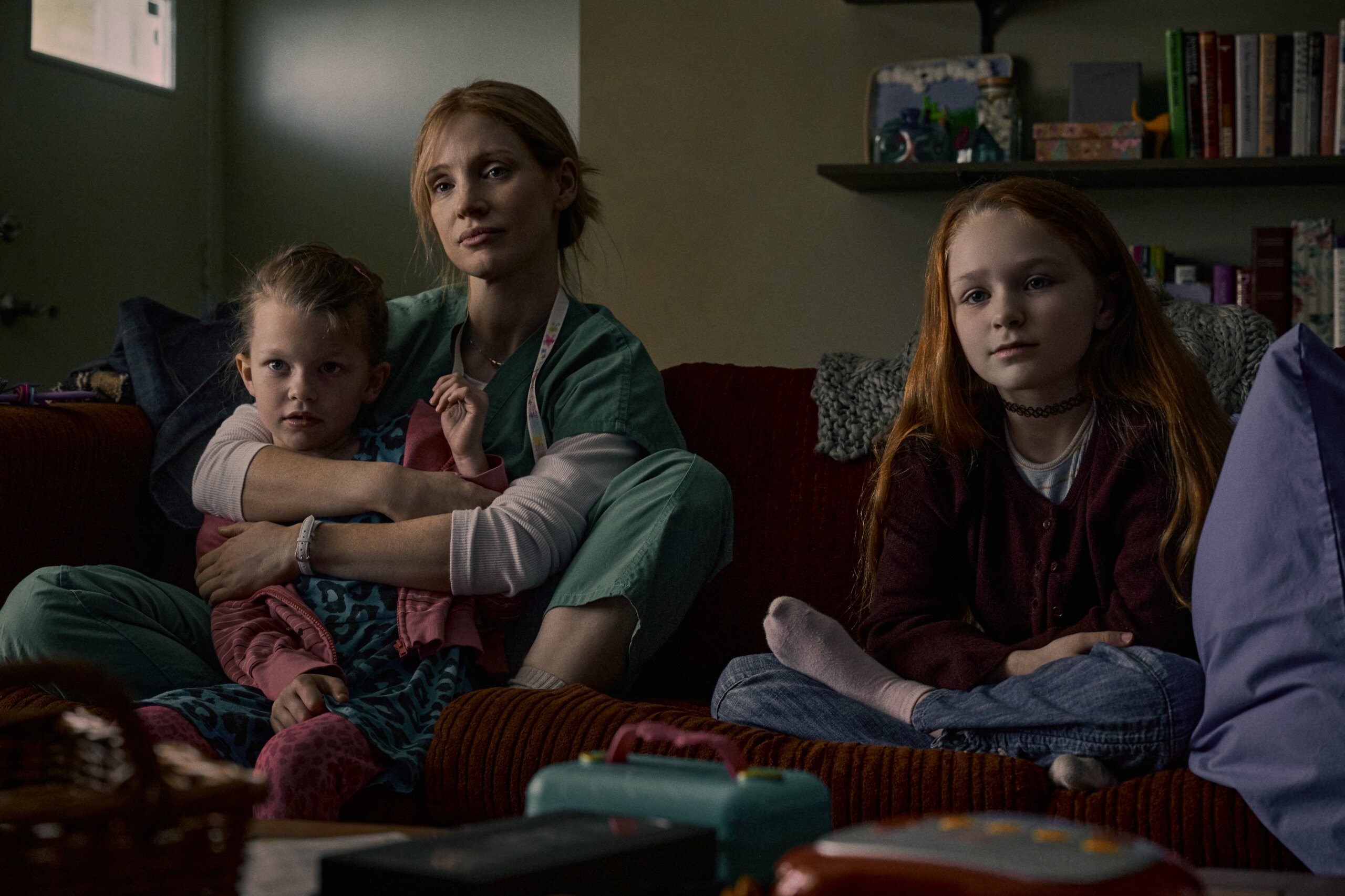 The Good Nurse (2022). L to R: Devyn McDowell as Maya Loughren, Jessica Chastain as Amy Loughren, and Alix West Lefler as Alex Loughren. Cr. JoJo Whilden / Netflix