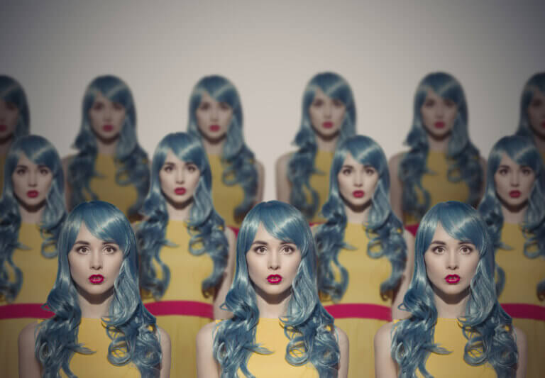Many actresses all dressed exactly the same for a specific role: Blue hair with a yellow shirt.