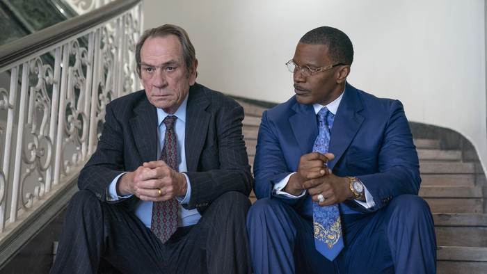 Tommy Lee Jones as Jeremiah O’Keefe and Jamie Foxx as Willie Gary in The Burial.