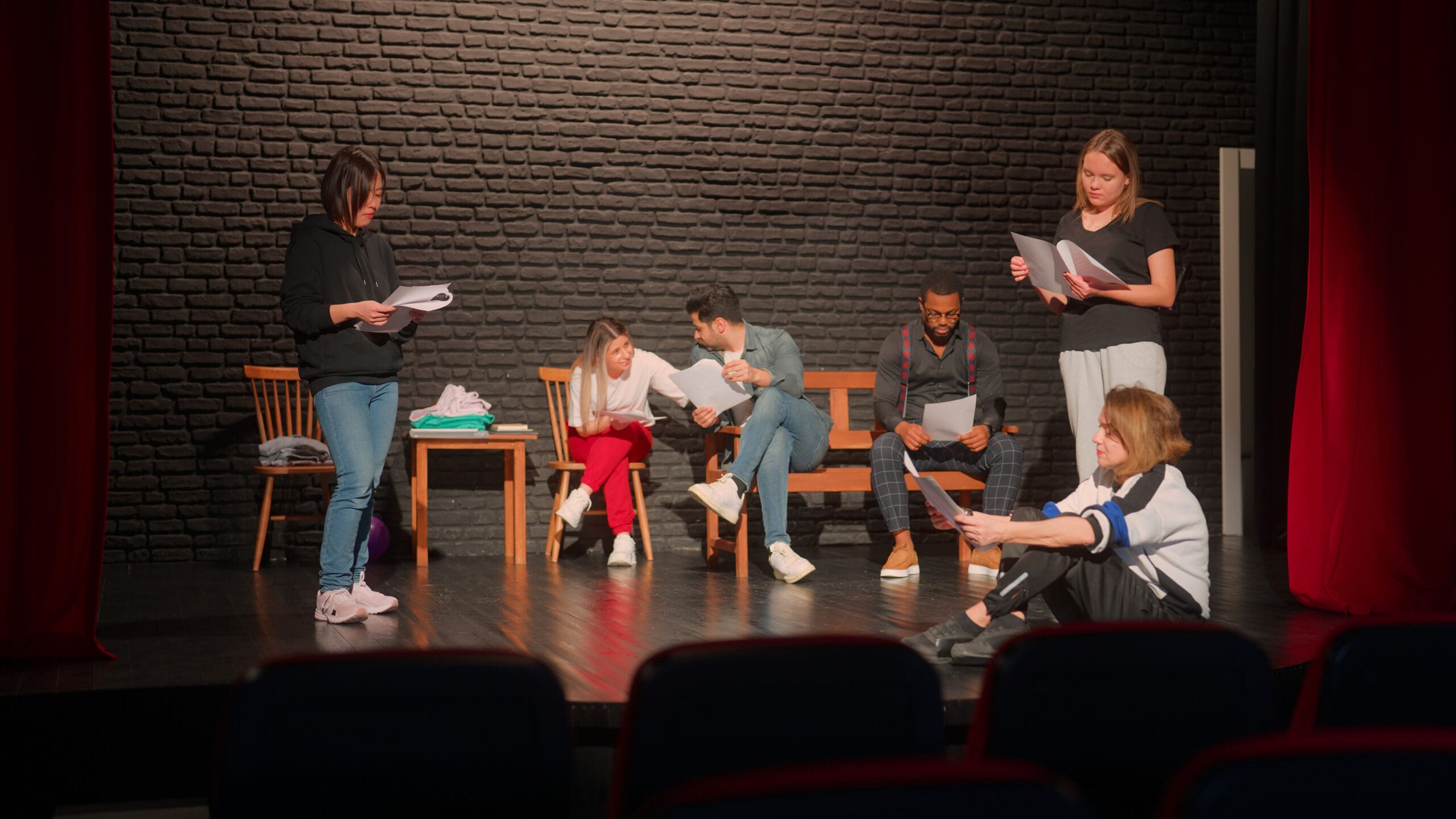 A Beginner's Guide to Acting Classes: How to Choose Coaches and Techniques